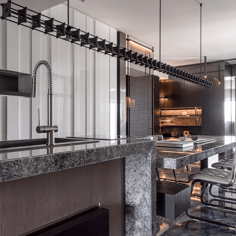 Acabamentos em aço inox, mármore e granito